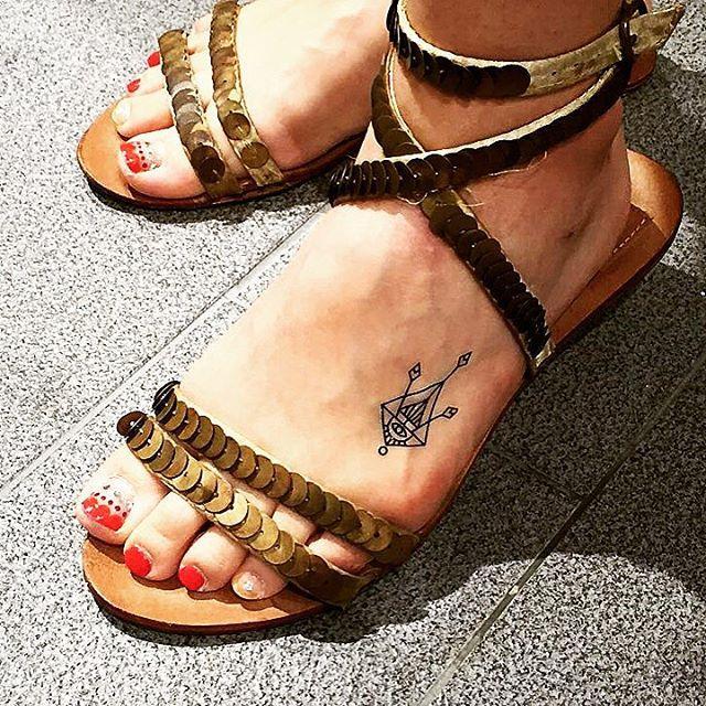 Tatuajes para el pie: Dolor, pros y contras y las 100 ideas más populares