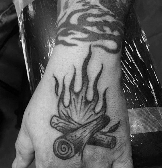 tatuaje fuego hoguera 40