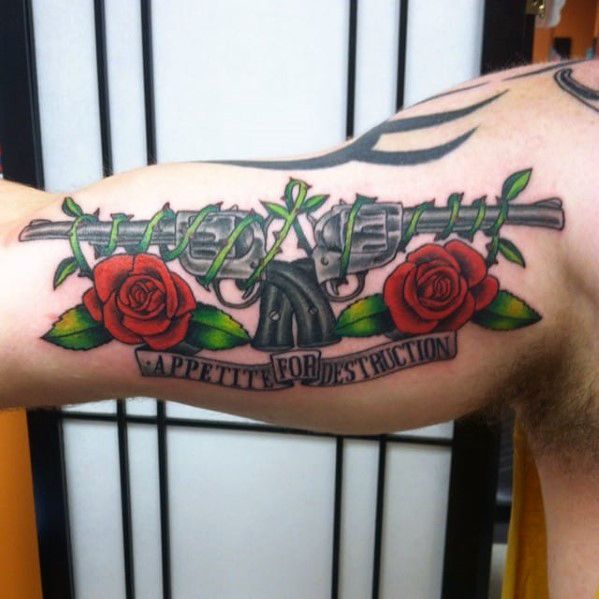 tatuaje guns and roses 30
