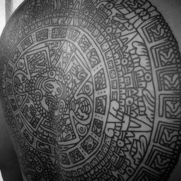 tatuaje calendario maya 24