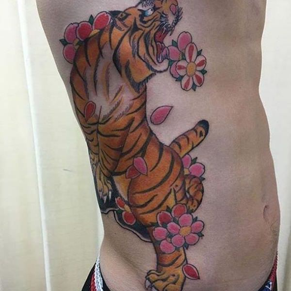tatuaje flor de cerezo 143