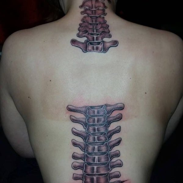 tatuaje columna vertebral 120