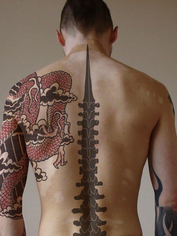 tatuaje columna vertebral 127