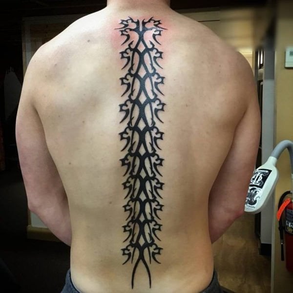 tatuaje columna vertebral 150