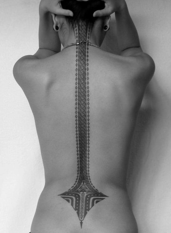 tatuaje columna vertebral 193