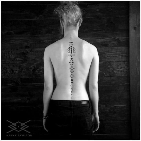 tatuaje columna vertebral 198