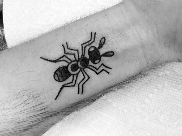 90 Tatuajes de hormigas grandes y pequeñas y su significado