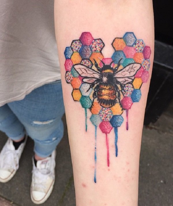 75 Tatuajes de abejas (Con su significado)