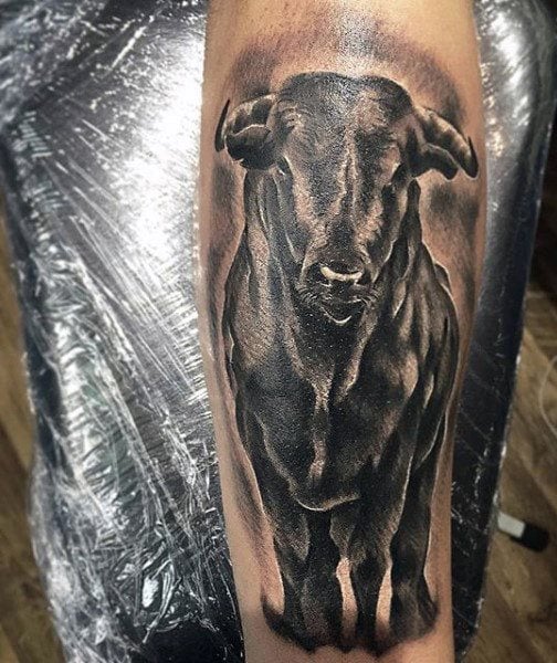 70 Tatuajes de toros (con su significado)