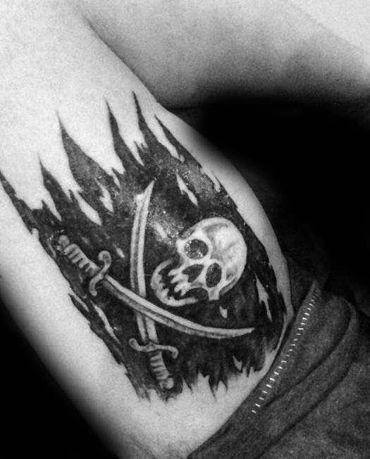 tatuaje bandera pirata 107