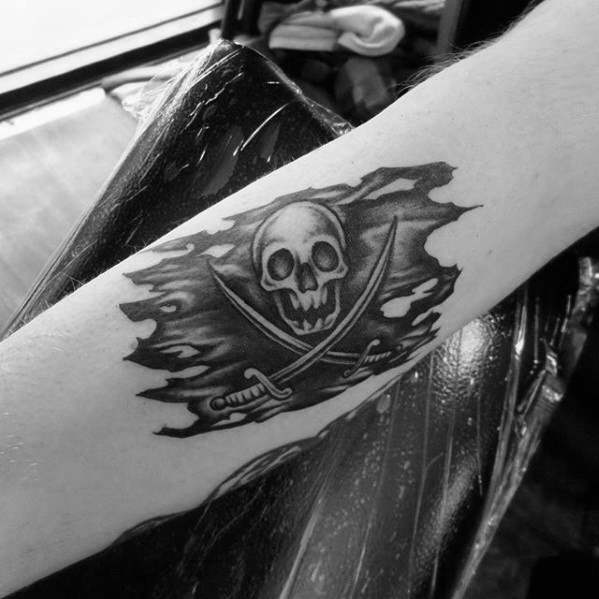 tatuaje bandera pirata 65