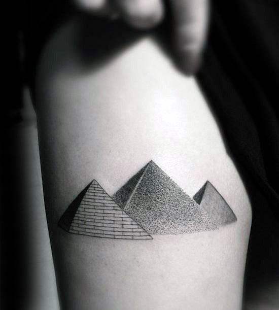 tatuaje piramide egipto 77