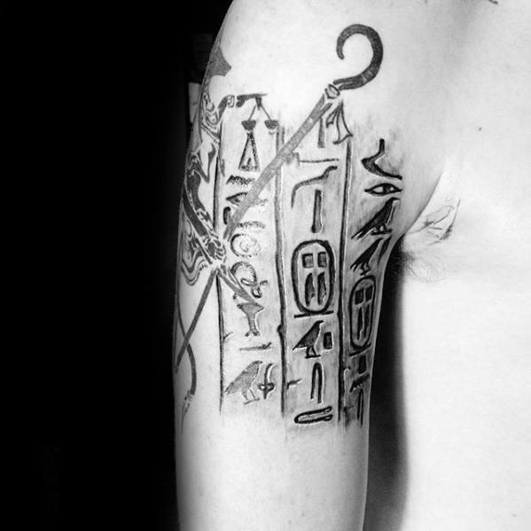 tatuaje jeroglífico 13