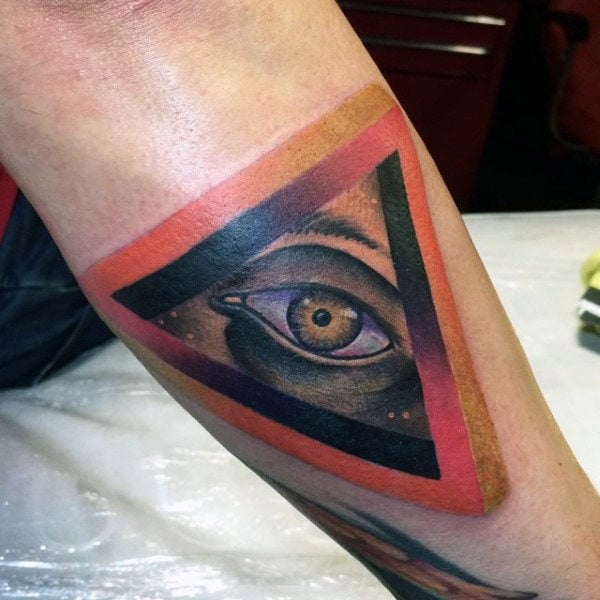 tatuaje simbolo illuminati 01
