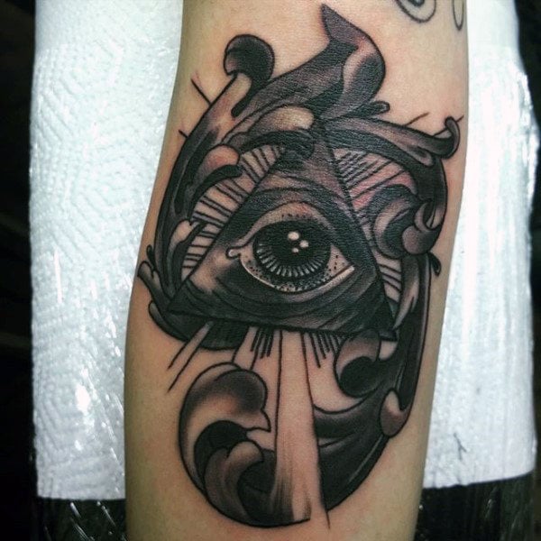 tatuaje simbolo illuminati 136