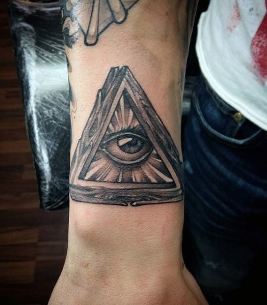 tatuaje simbolo illuminati 142