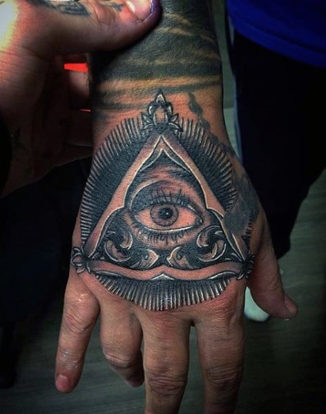 tatuaje simbolo illuminati 73