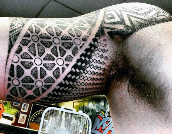 tatuaje geometria sagrada 357