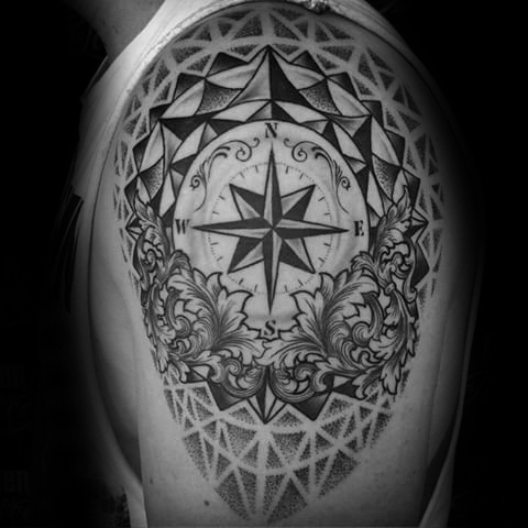 tatuaje brujula geometrica 58