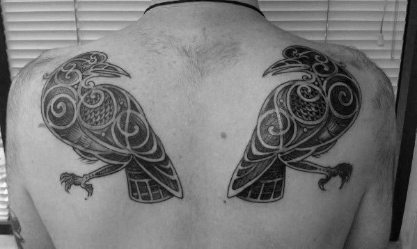 tatuaje cuervos Hugin Munin 28