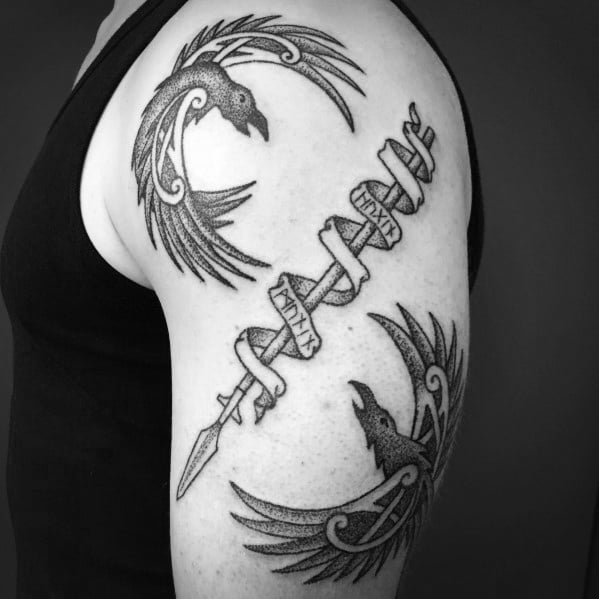 tatuaje cuervos Hugin Munin 36