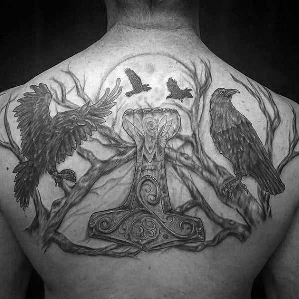 tatuaje cuervos Hugin Munin 58