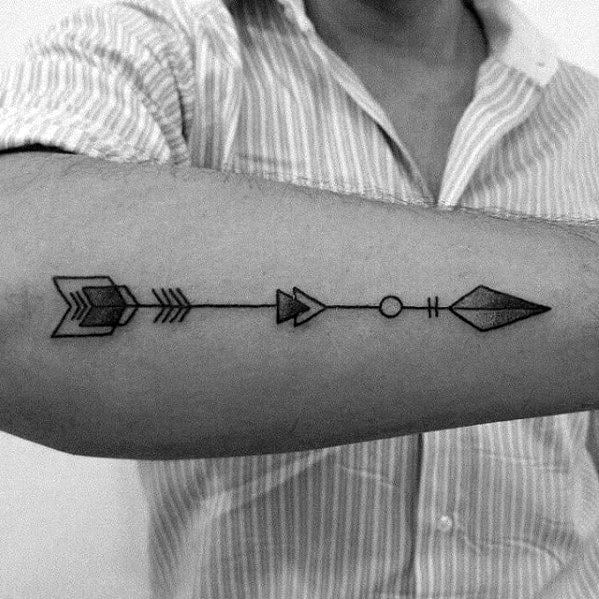 tatuaje flecha geometrica 24