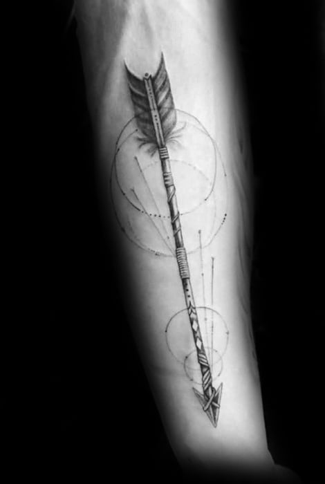 tatuaje flecha geometrica 34
