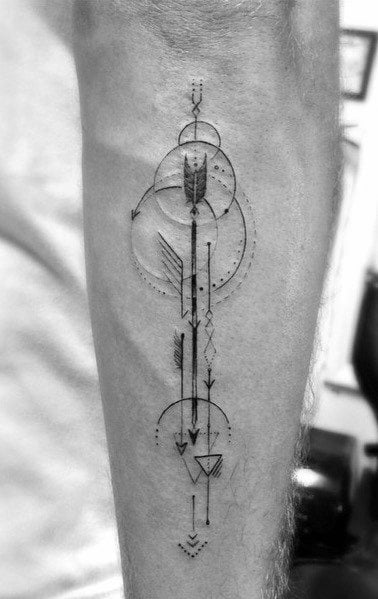 tatuaje flecha geometrica 38
