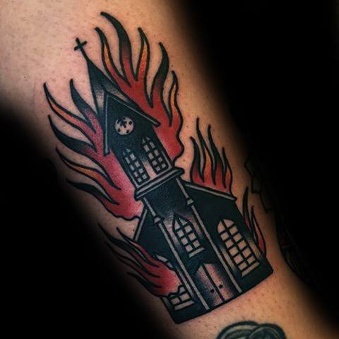 tatuaje iglesia ardiendo 108