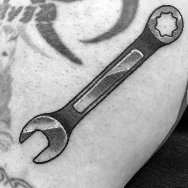 tatuaje llave herramienta 34