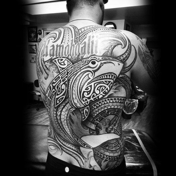 tatuaje tiburon maori 36