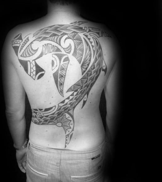 tatuaje tiburon maori 56