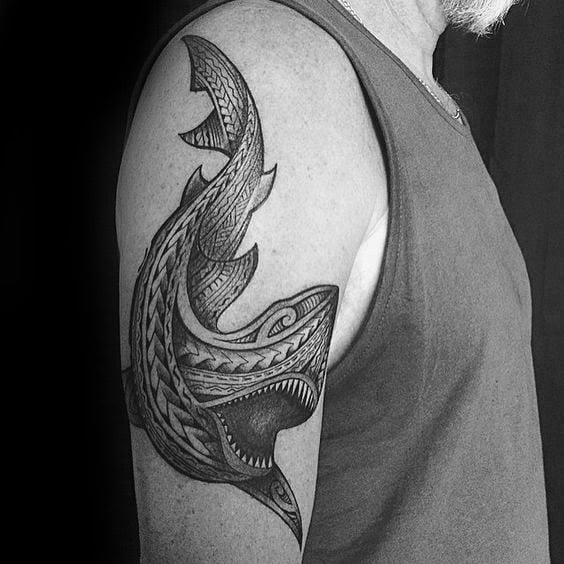 tatuaje tiburon maori 74