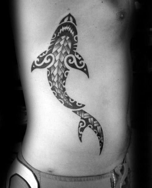 tatuaje tiburon maori 84