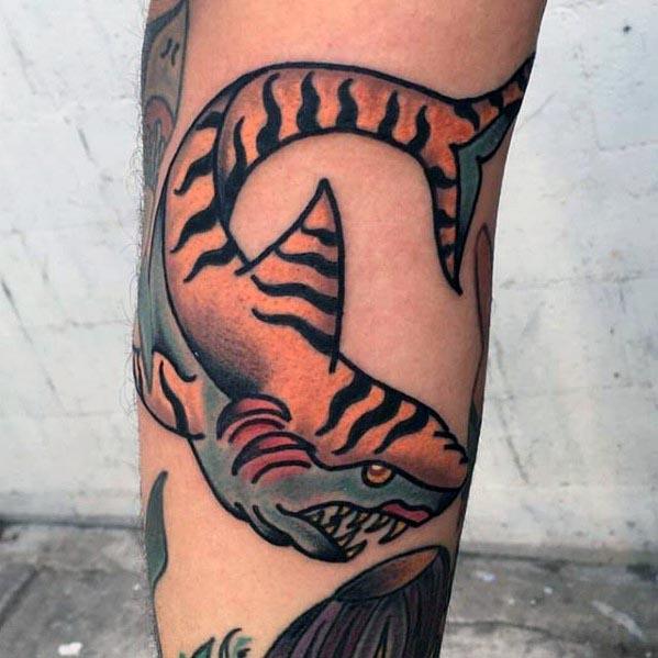 40 Tatuajes del tiburón tigre (con el significado)