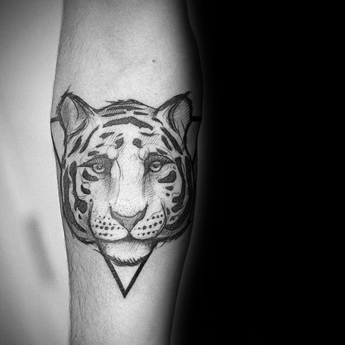 tatuaje tigre geometrico 74