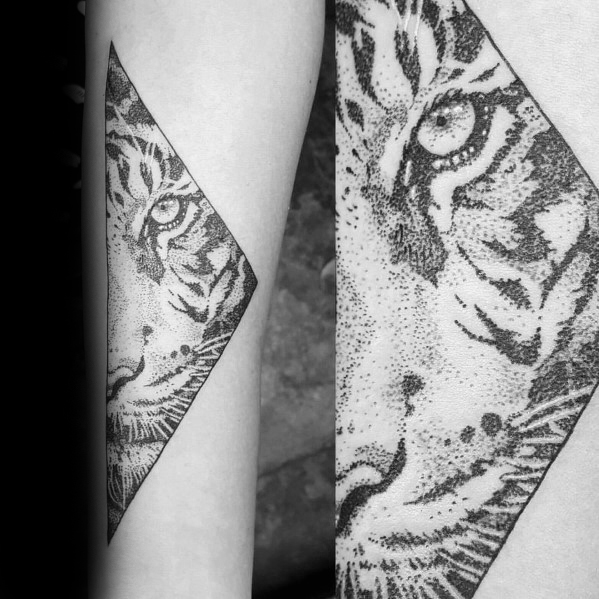 tatuaje tigre geometrico 76