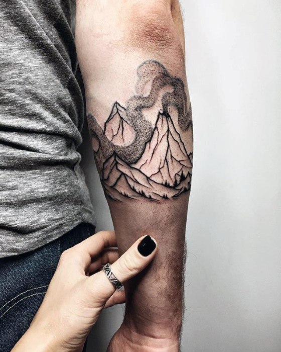 55 Tatuajes con un volcán (con el significado)