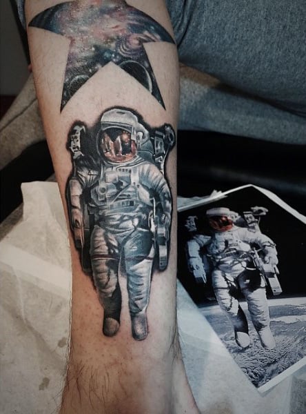 tatuaje astronauta astronomia 153