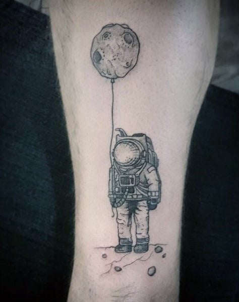 tatuaje astronauta astronomia 225