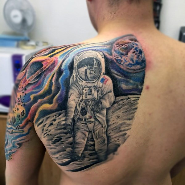 tatuaje astronauta astronomia 369