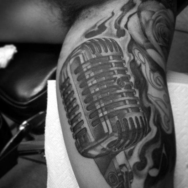 tatuaje microfono 149