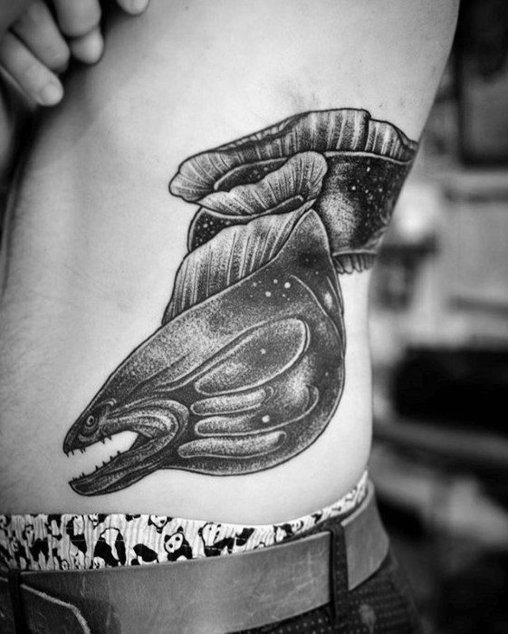 tatuaje anguila 32