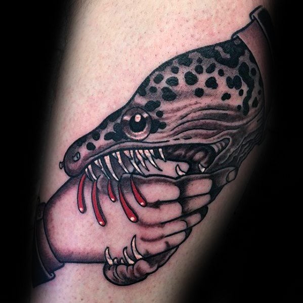 tatuaje anguila 56