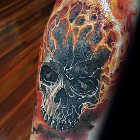 tatuaje calavera fuego 04