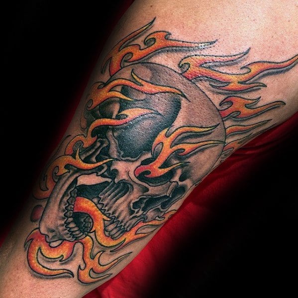 tatuaje calavera fuego 08