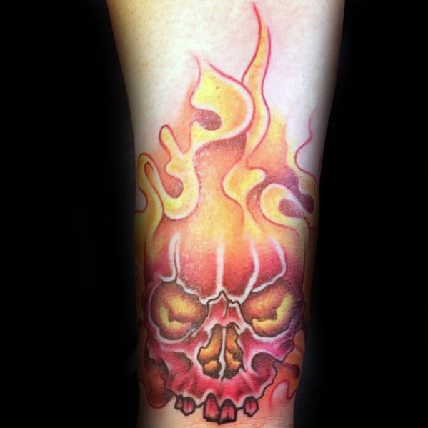 tatuaje calavera fuego 28