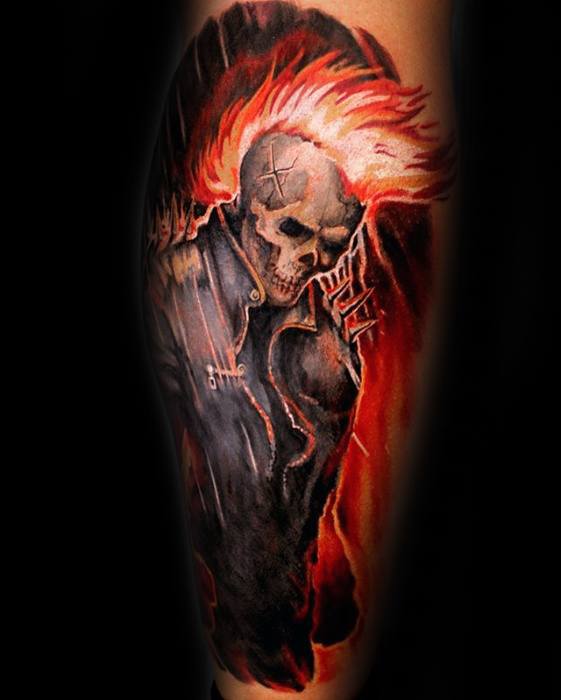 tatuaje calavera fuego 36