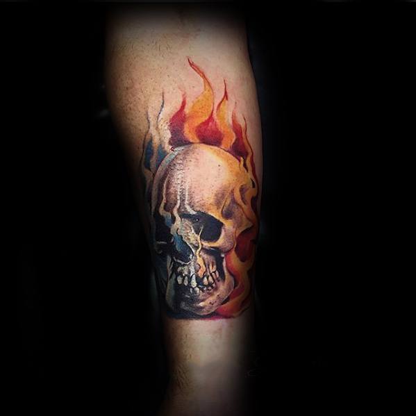 tatuaje calavera fuego 50